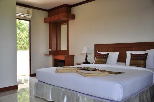 Hotel Baan Chayna Lounge Resort