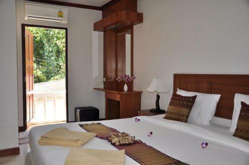 Hotel Baan Chayna Lounge Resort