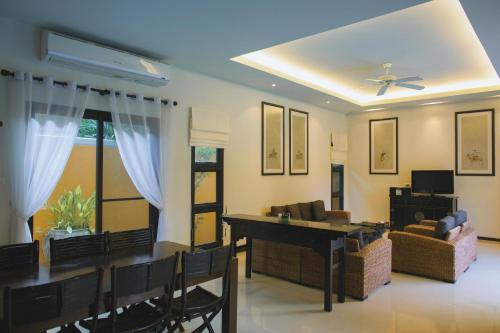 Two Villas Holiday Oriental Style Layan Beach