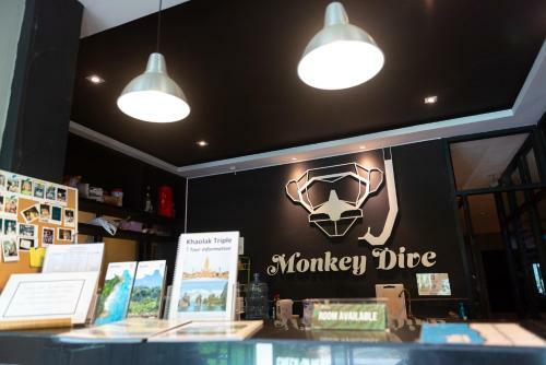Monkey Dive Hostel Khaolak