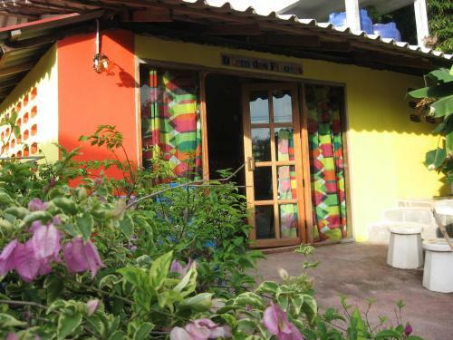 Dorm Des Fleurs Hostel