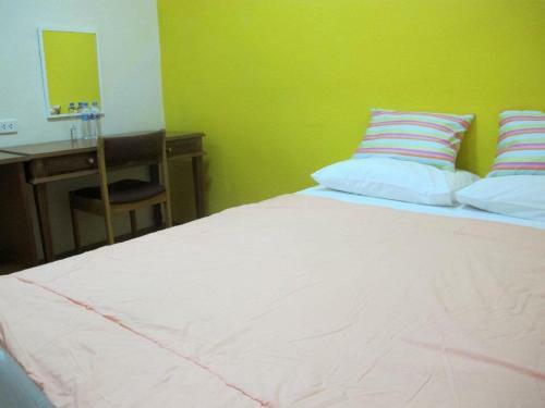 Hostal Khaolak Seafan Bed & Breakfast