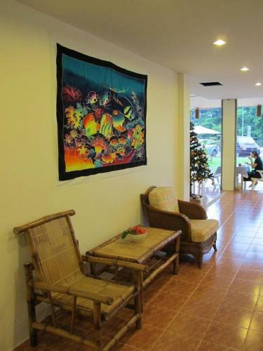 Hostal Khaolak Seafan Bed & Breakfast