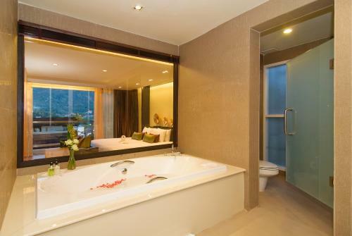 Hotel Peach Blossom Resort