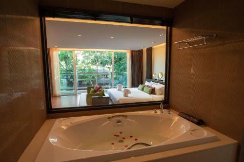 Hotel Peach Blossom Resort