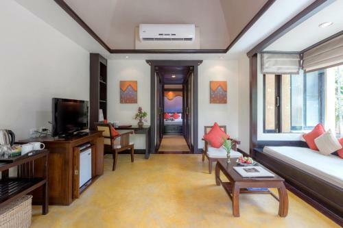 Hotel The Village Resort & Spa