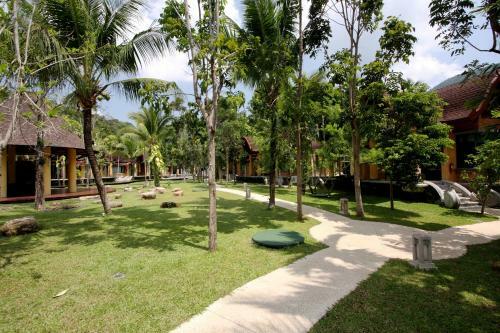 Hotel The Village Resort & Spa