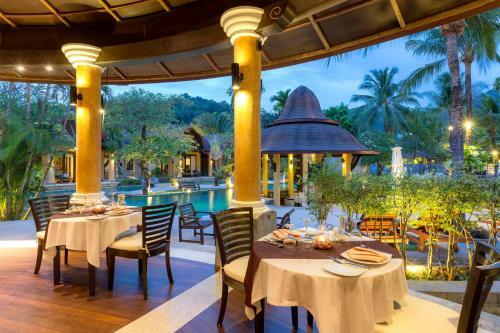 Hotel The Village Resort & Spa