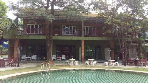 Sunshine Inn Resort
