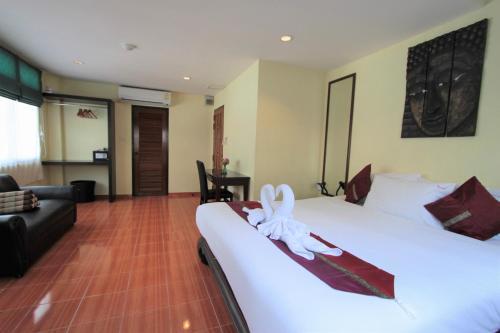 Hotel Baan Suay Karon Beach