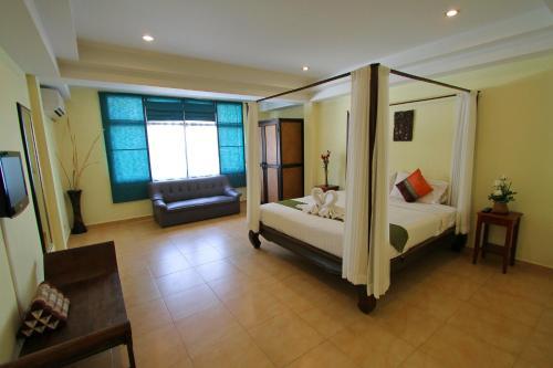 Hotel Baan Suay Karon Beach