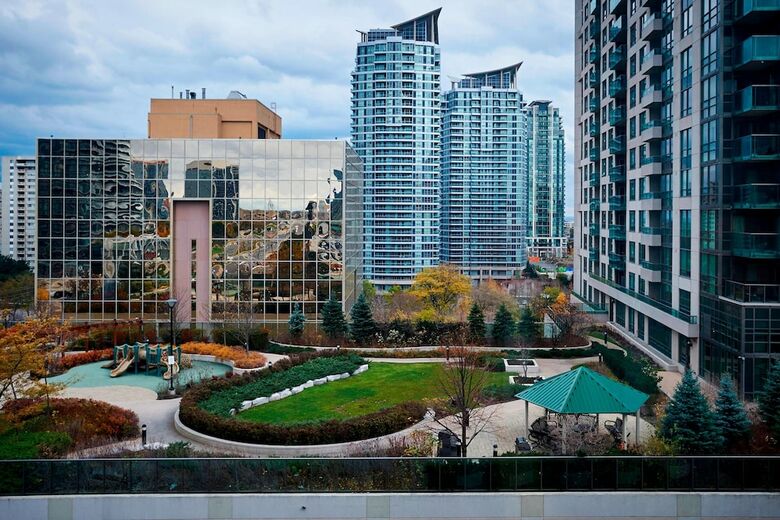 Novotel Toronto Mississauga Centre Hotel