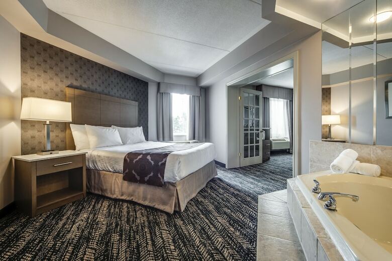 Hotel Monte Carlo Inns - Brampton Suites