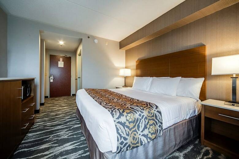 Hotel Monte Carlo Inns - Brampton Suites
