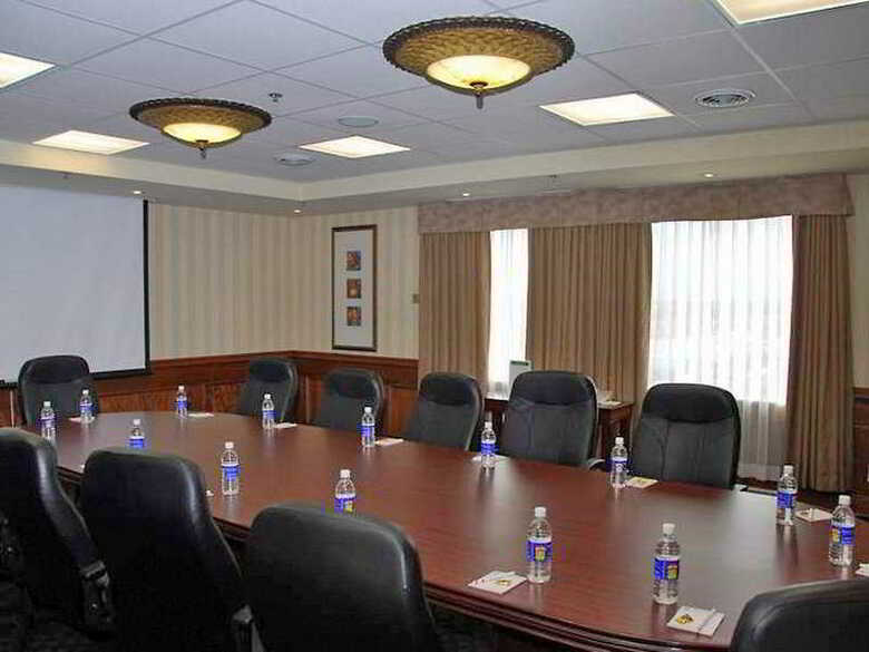Hotel Monte Carlo Inns - Brampton Suites
