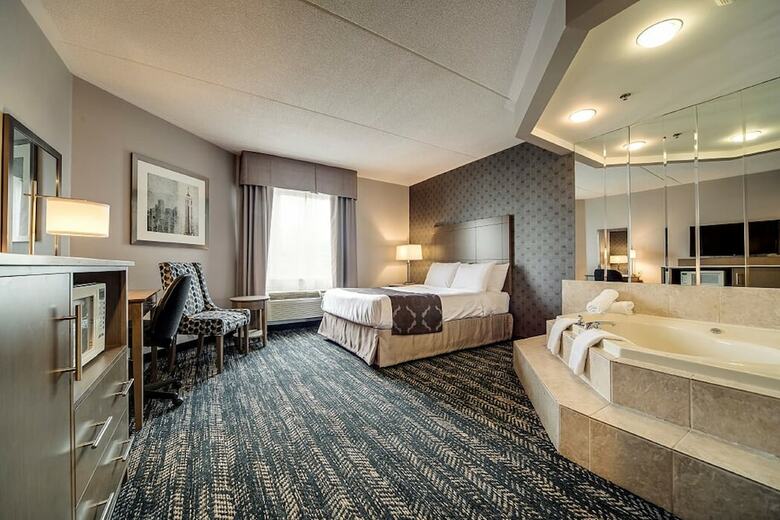 Hotel Monte Carlo Inns - Brampton Suites