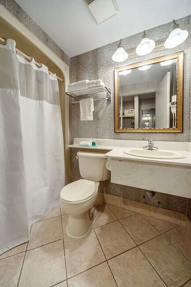 Hotel Monte Carlo Inns - Brampton Suites