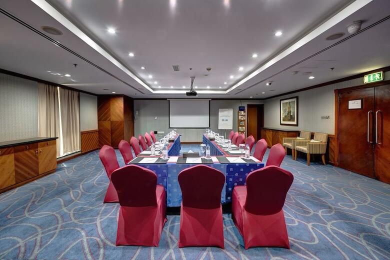 Hotel Golden Tulip Al Barsha