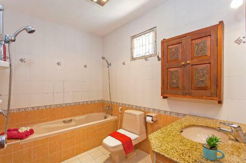 Villa Baan Chokdee - 5 Bed - Private Pool