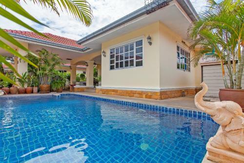 Villa Baan Chokdee - 5 Bed - Private Pool