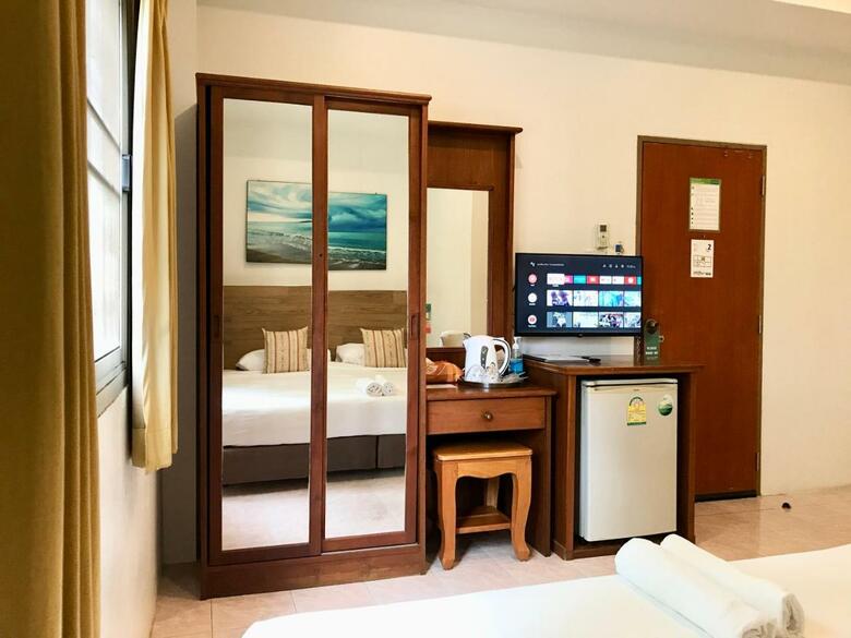 Hostal Pensiri House