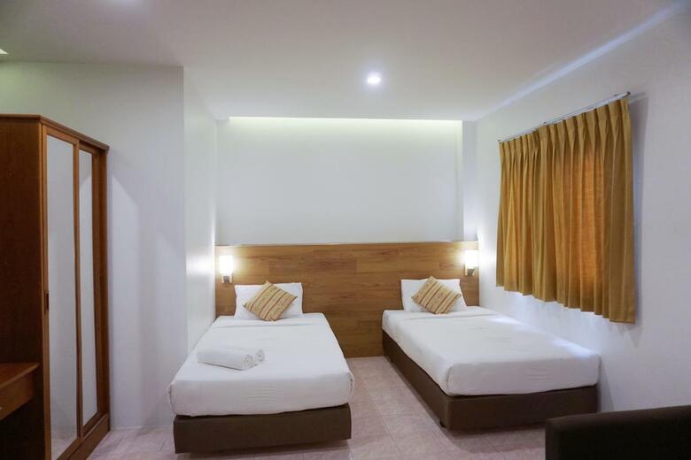 Hostal Pensiri House
