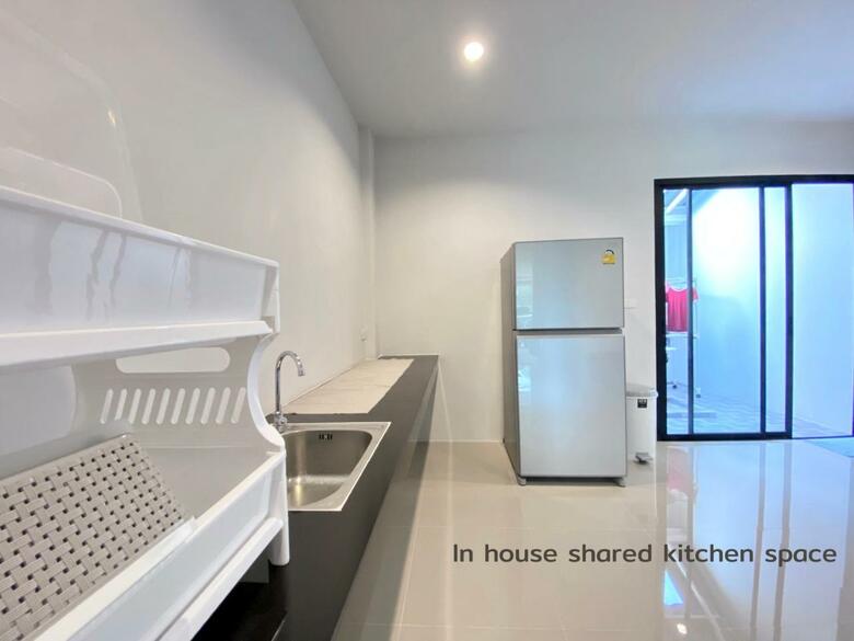 Hostal Pensiri House