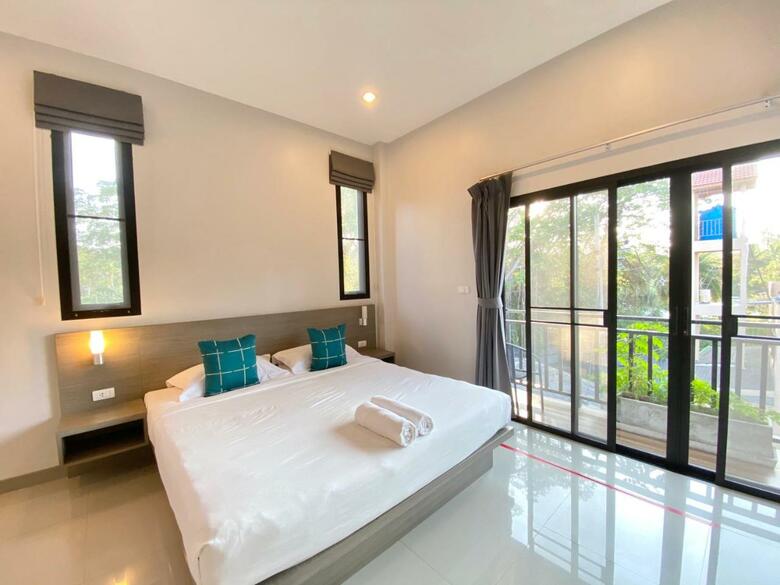 Hostal Pensiri House