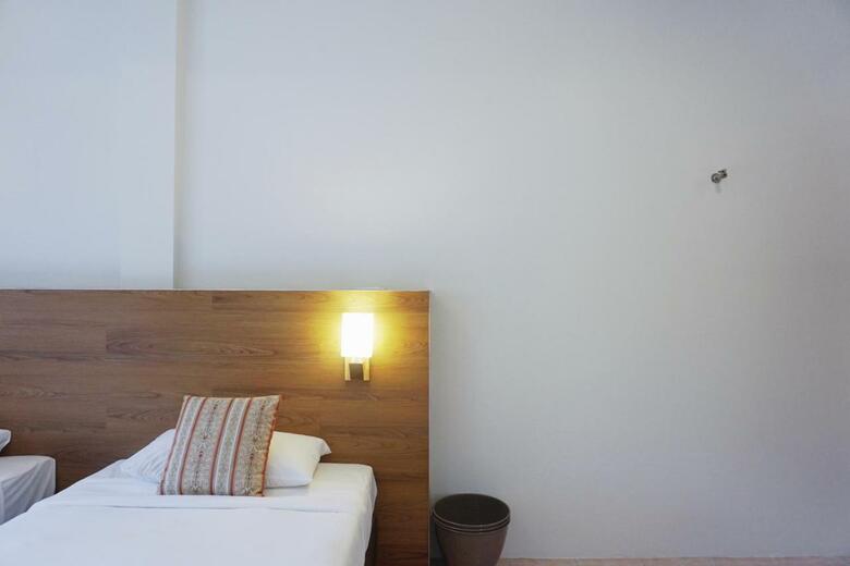 Hostal Pensiri House