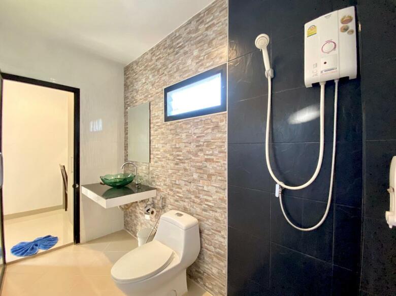 Hostal Pensiri House