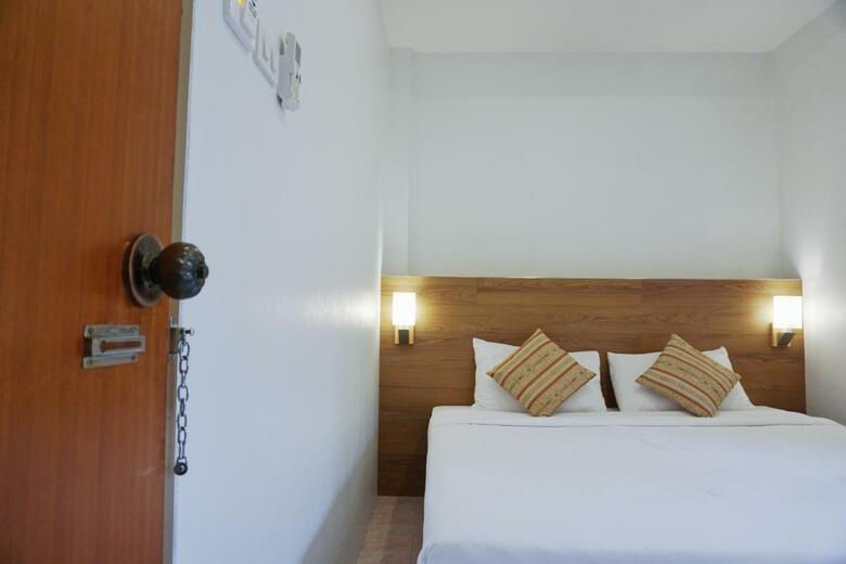 Hostal Pensiri House