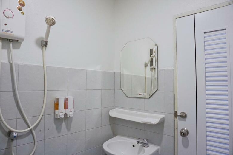 Hostal Pensiri House