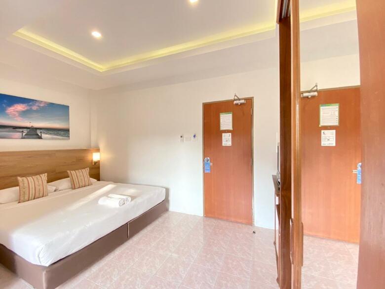 Hostal Pensiri House