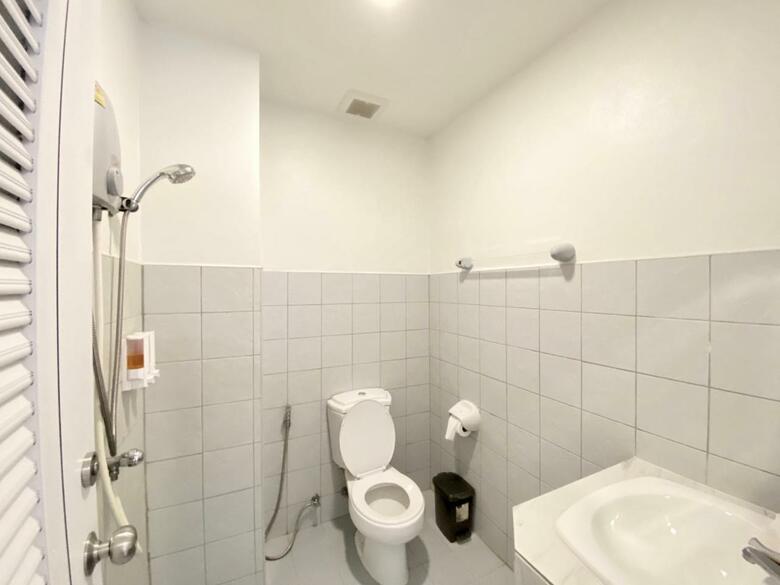 Hostal Pensiri House