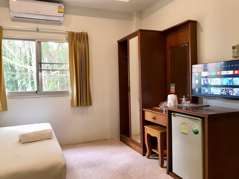Hostal Pensiri House