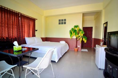 Hostal The Famous House - Jomtien