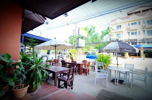Hostal The Famous House - Jomtien
