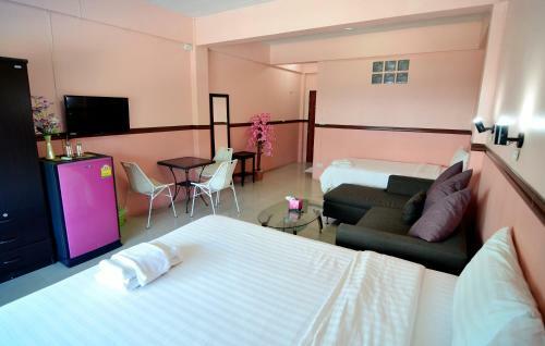 Hostal The Famous House - Jomtien