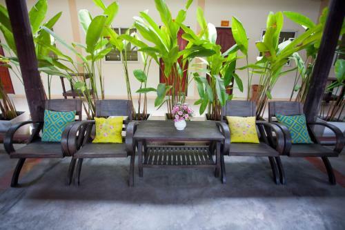 Hotel Lotusland Resort