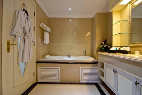 Hotel Lk The Empress