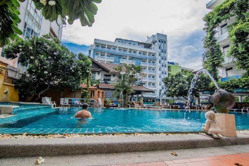Hotel Sutus Court 1