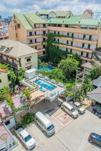 Hotel Sutus Court 1