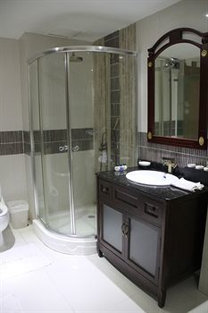 Hotel The Privi Suites
