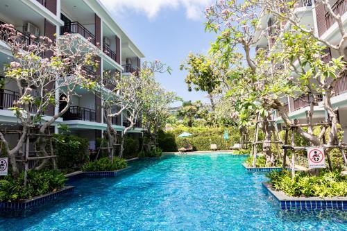 Apartamentos The Title Beach Front