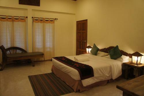 Hotel Palm Village