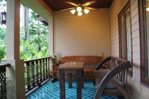 Hotel Palm Village
