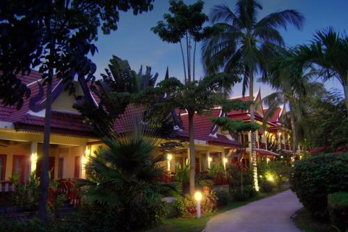 Hotel Palm Village