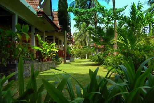 Hotel Palm Village