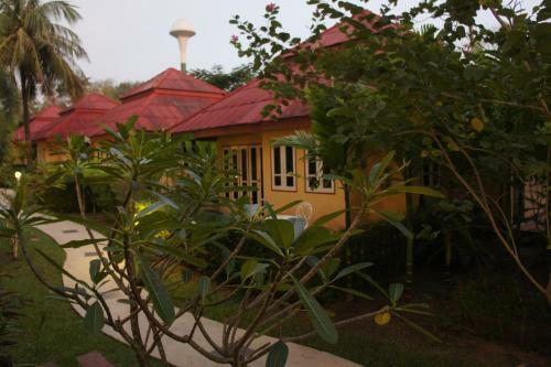 Hotel Palm Village