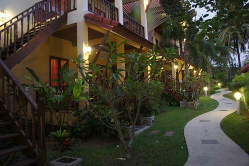 Hotel Palm Village